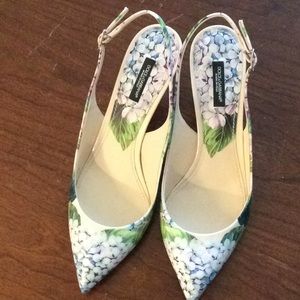 DOLCE & GABBANA PATENT LEATHER SHOE...GENTLY USED